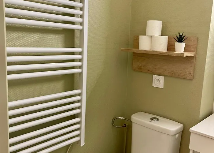 Cote & Mer. 3 Personnes Bord De Sangatte